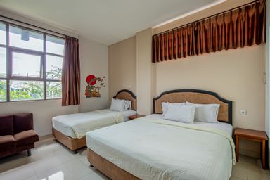 Kamar Keluarga Queen atau Ranjang Lain