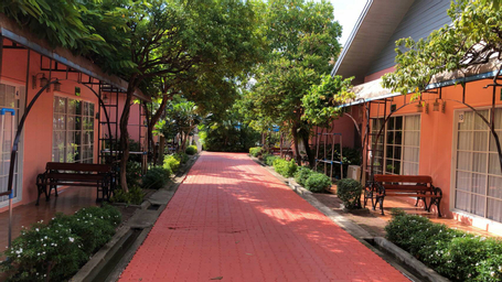 Exterior & Views 15