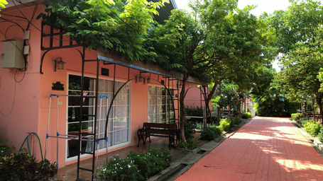 Exterior & Views 11