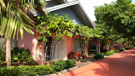 Exterior & Views 13