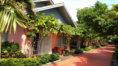 Exterior & Views 14