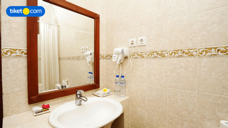 Bathroom 10