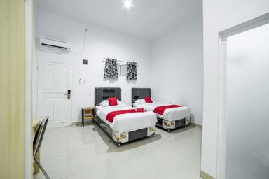 Bedroom 3, RedDoorz Plus near Thamrin Plaza Medan, Medan