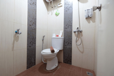 Relaxing 2BR with Pool View Mutiara Bekasi Apartment By Travelio, bekasi