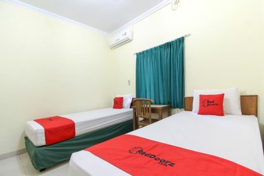 Bedroom 4, Reddoorz near Rumah Sakit Condong Catur, Yogyakarta