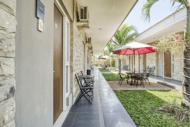 Exterior & Views 14