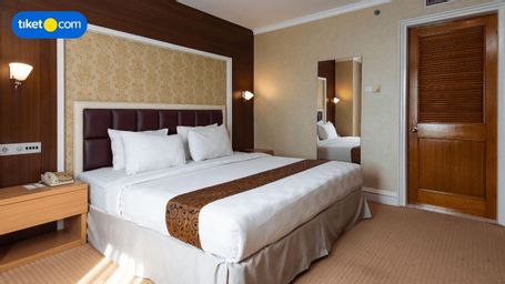 Bedroom 4, Surabaya Suites Hotel Powered by Archipelago, Surabaya