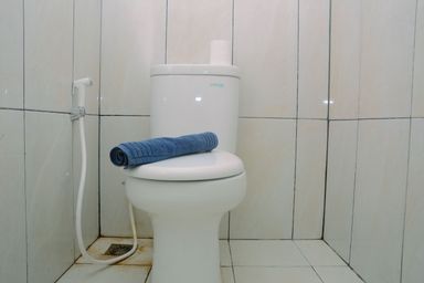 Simply Comfort Studio at Grand Kamala Lagoon Apartment By Travelio, bekasi