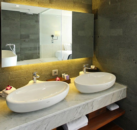 Bathroom 12