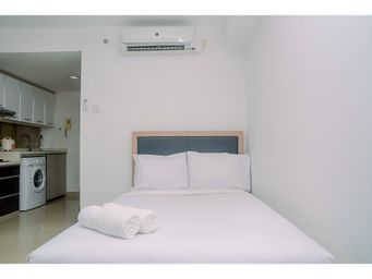Cozy with Modern Design Studio Apartment at Tamansari The Hive By Travelio, jakarta timur