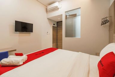 Bedroom 4, RedDoorz Plus near Senayan City, Jakarta Selatan