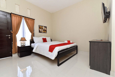 Bedroom 2, RedDoorz Plus near Jalan Imam Bonjol Denpasar, Denpasar