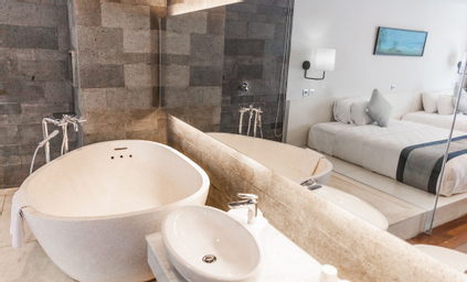 Bathroom 11