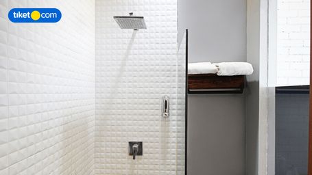 Bathroom 19