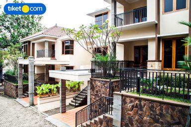 Vila Suite Eksekutif dengan 2 Kamar Tidur Ranjang Double - Pemandangan Taman