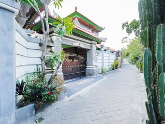 Exterior & Views 2, OYO 4003 Ceria Guesthouse Seminyak, Badung