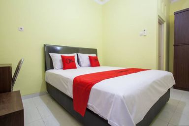 Bedroom 1, RedDoorz near Petra University 2, Surabaya