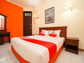 Bedroom 1, OYO 1225 Hotel Dibino, Surabaya