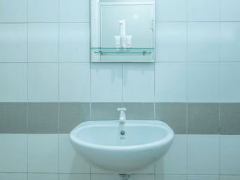 Bathroom 9