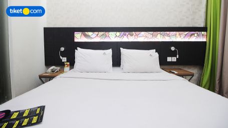 Bedroom 2, MaxoneHotels at Dharmahusada Surabaya, Surabaya