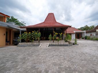 Exterior & Views 2, OYO 3906 Dalem Putu Sanjaya Syariah (tutup sementara), Sleman