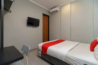 Bedroom 3, RedDoorz Plus near Radio Dalam 3, Jakarta Selatan
