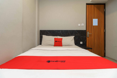 Bedroom 2, RedDoorz Plus near Radio Dalam 3, Jakarta Selatan