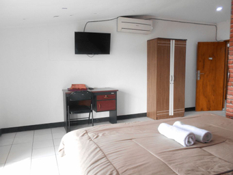 Bedroom 2, Rumah Syariah & Kolam Renang Bugenville Guesthouse, Bandung