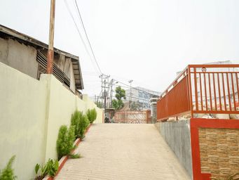 Exterior & Views 2, OYO 1146 Miracle Homestay Syariah, Palembang