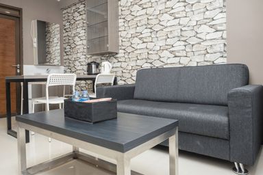 Public Area, Convenient 2BR at Gateway Pasteur Apartment By Travelio, Bandung
