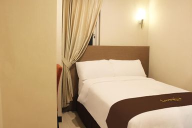 Bedroom 4, Luxpoint Hotel Surabaya, Surabaya