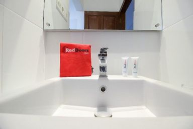 Bedroom 4, RedDoorz Plus near Alun Alun Selatan 2, Yogyakarta