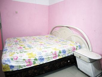 Bedroom 1, OYO 3276 Charisma Homestay (temporarily closed), Surabaya