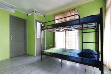 Bedroom 4, Waroeng Transit & Depary Homestay, Binjai