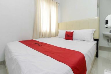 Bedroom 4, RedDoorz near Siloam Hospital Palembang, Palembang