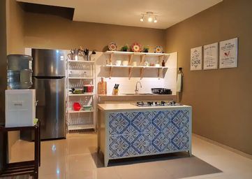Dining Room 1, HAPPY NEST. Clean, WiFi, Walk to the Mall, Kitchen, North Jakarta