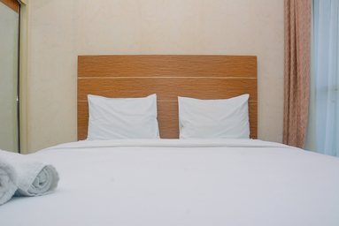 Bedroom 1, Comfort and Modern Studio Tifolia Apartment By Travelio, Jakarta Timur