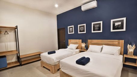 Kamar Keluarga Double atau Ranjang Lain - Pemandangan Kolam Renang