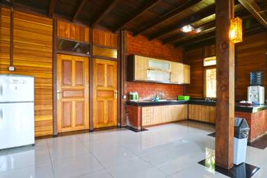 VILLA EMPAT KAMAR
