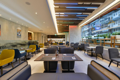 Food & Drinks 2, Aspira One Sutthisan, Huai Kwang