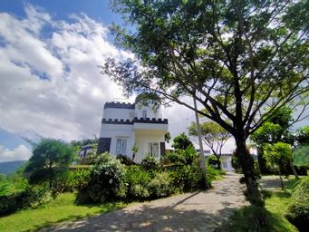 Exterior & Views 1, Villa Castle Aira, Malang