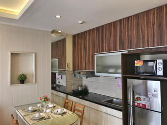 Dining Room 1, Ravarine Suite Apartment, North Jakarta