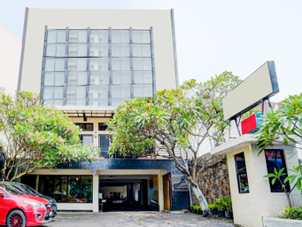 Exterior & Views 2, OYO 90425 Hotel 22, Surabaya