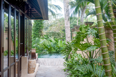 Exterior & Views 82