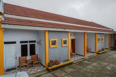 Exterior & Views 2, RedDoorz near Candi Cetho Karanganyar, Karanganyar