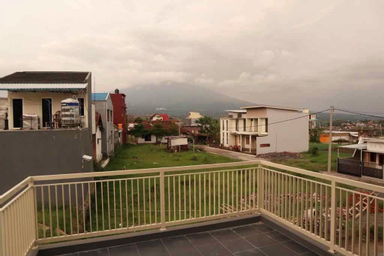 Exterior & Views 2, Villa Batoe Lidi Sweet Home, Malang