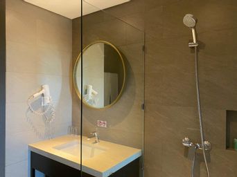 Bathroom 33