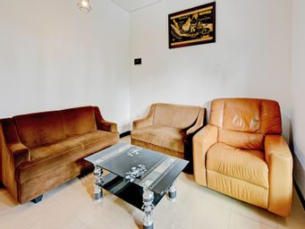 Public Area 3, OYO 90497 Navaya Guest House (temporarily closed), Banyumas
