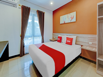 Bedroom 1, OYO 90497 Navaya Guest House (temporarily closed), Banyumas