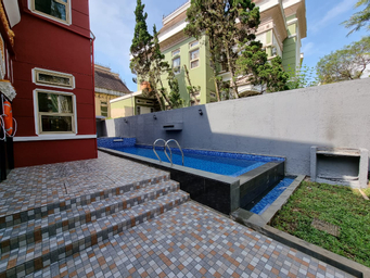 Villa Kota Bunga CC2-26 with Swimming and Jacuzzi Pool Puncak by Nimmala, bogor